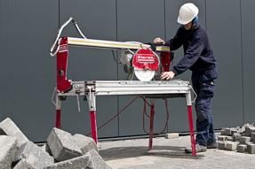 Steenzaagtafel met bovengeleider